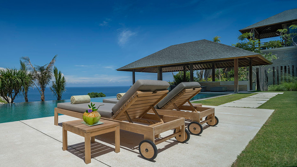 Sohamsa Ocean Estate - Villa Soham - Infinity pool overlooking the Indian Ocean